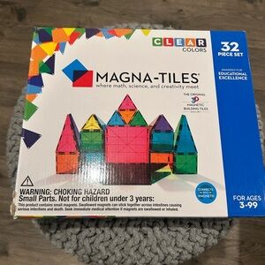Magna-Tiles 32-Piece Magnetic Building Set - Multicolor